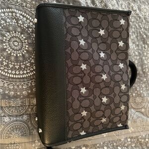 Coach stars bag comes with a long strap